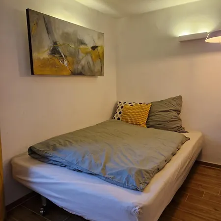 By Thomas Apartment *